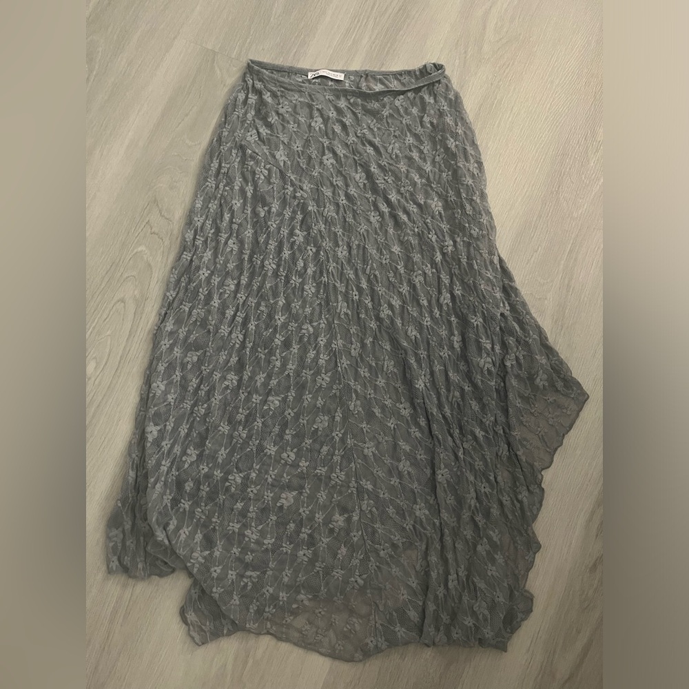 Zara grey long aesthetic maxi skirt flower embroidery size Small